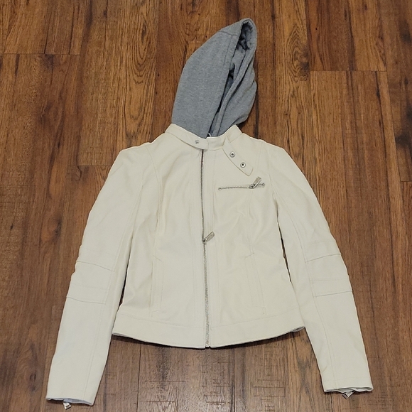 Guess Cream and Gray Leather Jacket with Modern Design - Picture 1 of 12